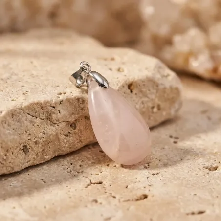 Pendentif Sanaé Quartz Rose – Petite Goutte d’Amour & Douceur