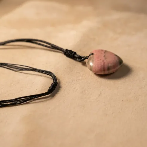 Collier Rhodonite Cœur – Guérison & Douceur Émotionnelle
