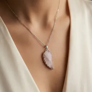 Collier Quartz Rose Aile d’Ange – Amour & Douceur du Cœur