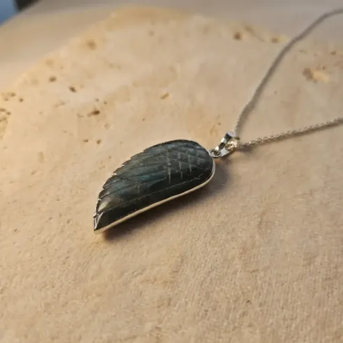 Collier Labradorite Aile d’Ange – Intuition & Protection Énergétique
