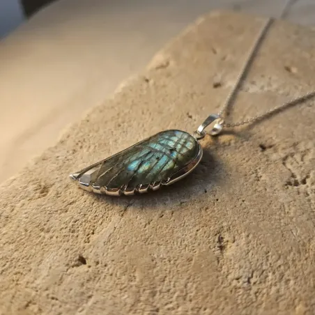 Collier Labradorite Aile d’Ange – Intuition & Protection Énergétique