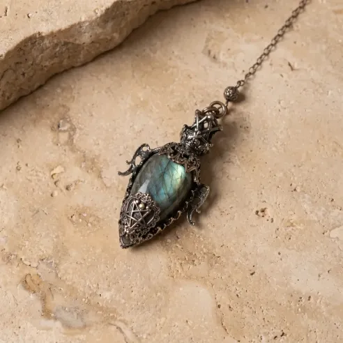 Pendule Witchy Labradorite – Intuition Protectrice