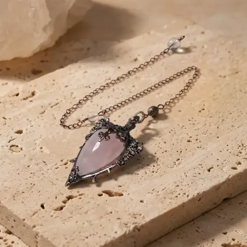 Pendule witchy Quartz Rose – Divination & Amour
