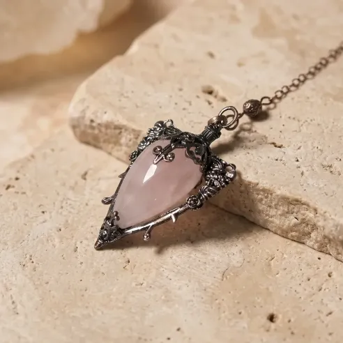 Pendule witchy Quartz Rose – Divination & Amour