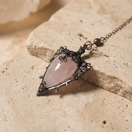 Pendule witchy Quartz Rose – Divination & Amour