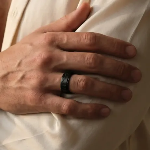 Bague Runique noire Rotative – Sagesse et protection nordique