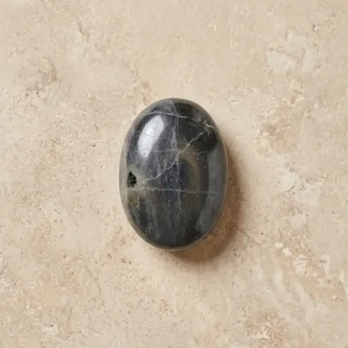 Galet Labradorite – Pierre de protection et d’équilibre émotionnel