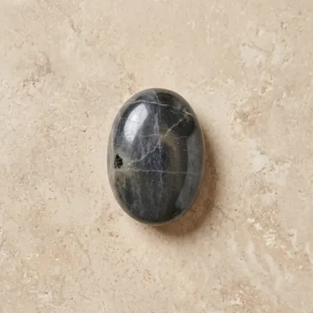 Galet Labradorite – Pierre de protection et d’équilibre émotionnel