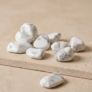 Pierre roulée en Howlite – Sérénité & calme intérieur