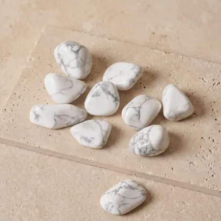 Pierre roulée en Howlite – Sérénité & calme intérieur