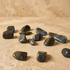 Pierre roulée en labradorite – Protection & clarté