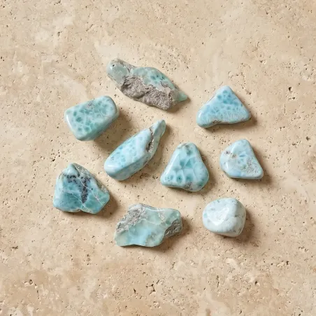 Pierre roulée en Larimar – Sérénité et équilibre