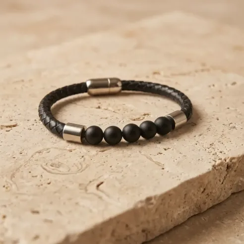Bracelet cuir et Onyx noir – Force et Protection