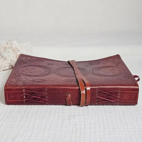 Grimoire en Cuir Triple Lune – Journal Ésotérique Artisanal