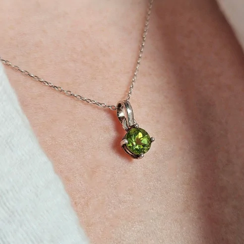 Pendentif Péridot Argent – Pierre de cœur et d’ancrage