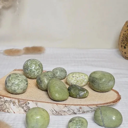 Pierres Serpentine Roulées – Énergie de régénération et ancrage
