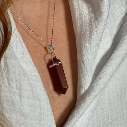 Pendentif Jaspe Rouge Double Pointe – Ancrage & Vitalité