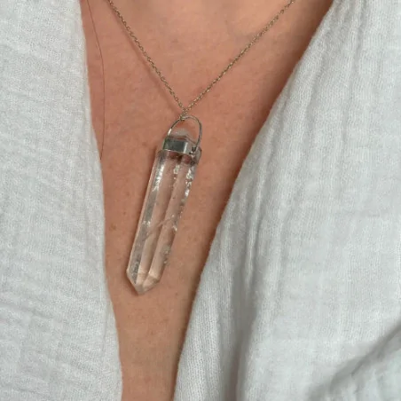 Pendentif Cristal de Roche Pointe – Énergie Pure et Clarté