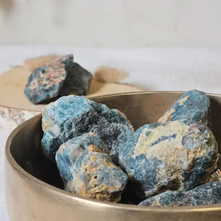 Pierre brute Apatite – Clarté & Expression sincère