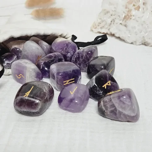 Runes en Améthyste – Divination et intuition spirituelle