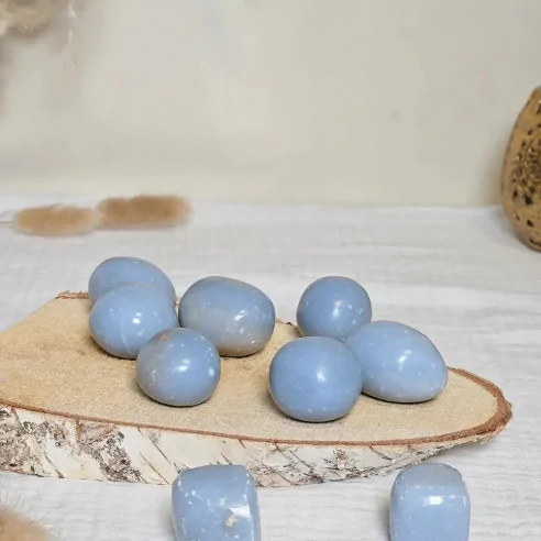 Pierre roulée en Angélite – Douceur et Connexion Spirituelle