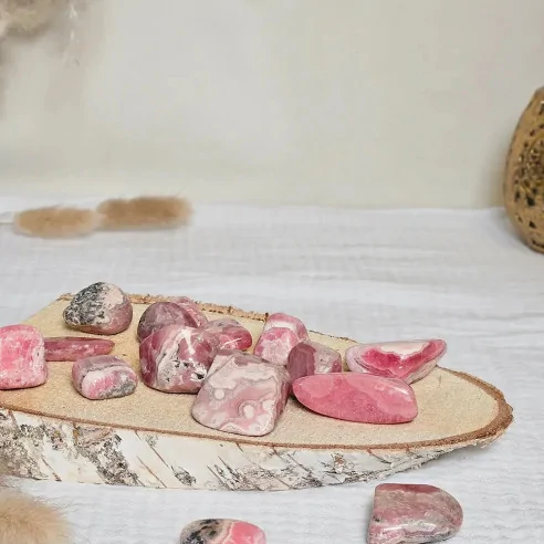 Pierre rhodochrosite roulée – Amour & guérison émotionnelle
