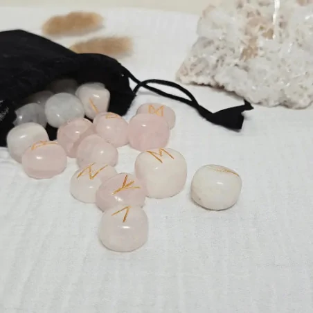 Runes quartz rose – Jeu de 25 pierres divinatoires