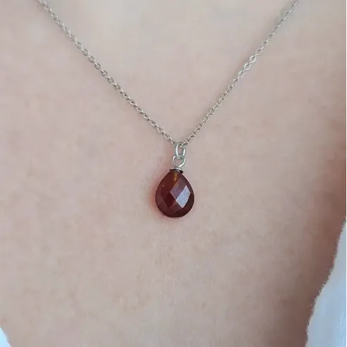 Collier Grenat Goutte facetté – Vitalité & Force intérieure