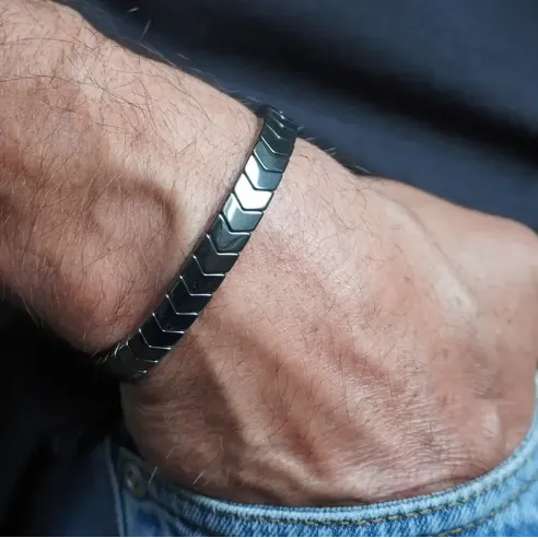Bracelet Hématite en Flèche Homme – Force & Ancrage