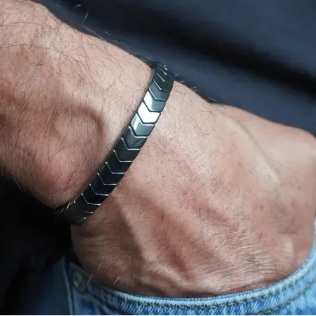 Bracelet Hématite en Flèche Homme – Force & Ancrage