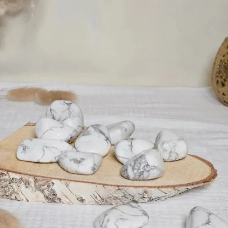 Pierre roulée en Howlite – Sérénité & calme intérieur