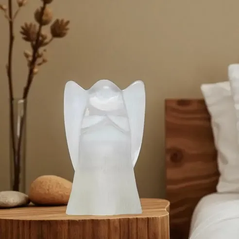Lampe ange sélénite – Pierre de lumière et présence spirituelle