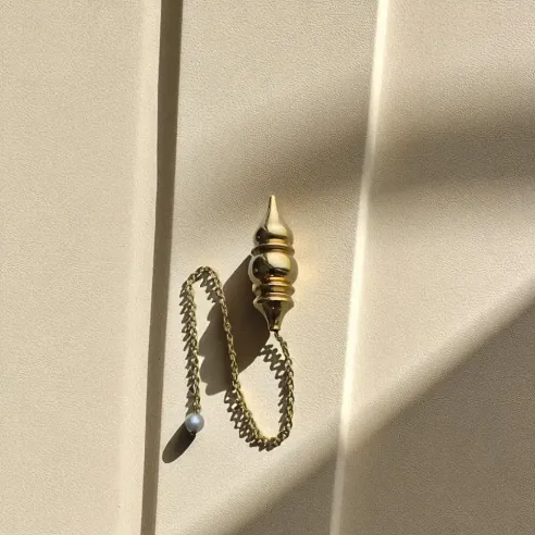 Pendule Vénus doré – Intuition féminine & radiesthésie