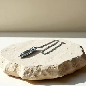 Pendule Nil Métal Argenté – Équilibre et Précision