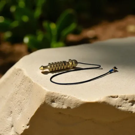 Pendule Isis en laiton doré – Outil de radiesthésie précis