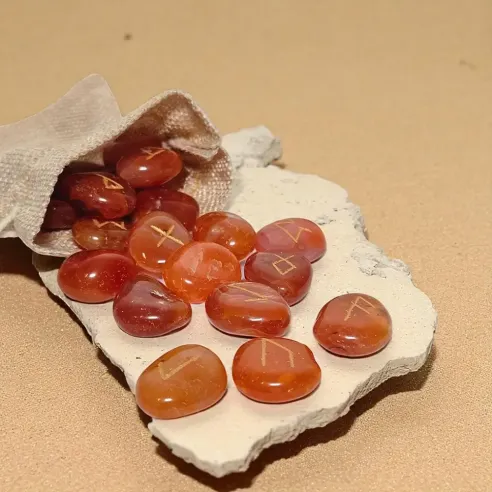 Runes en Cornaline – Divination & Énergie Ancrée Naturelle