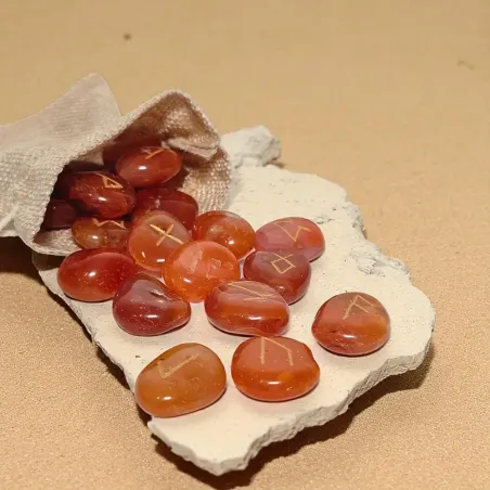 Runes en Cornaline – Divination & Énergie Ancrée Naturelle