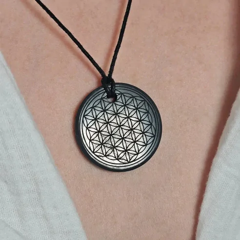 Pendentif fleur de vie shungite – Protection & géométrie sacrée