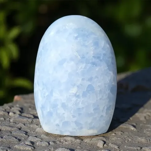 Calcite Bleue Forme Libre 780g – calme et communication