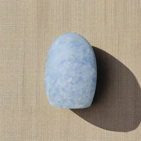 Calcite Bleue Forme Libre 780g – calme et communication