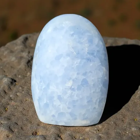 Calcite Bleue Forme Libre 780g – calme et communication