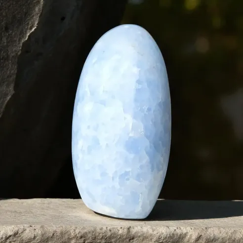 Calcite Bleue Forme Libre 780g – calme et communication