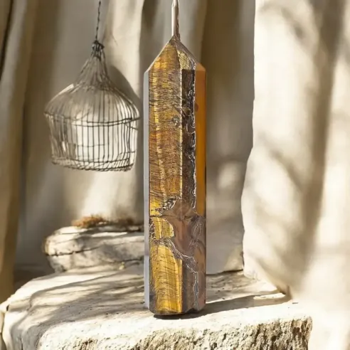 Obélisque Œil de Tigre 8 cm – Pierre de force et d’ancrage