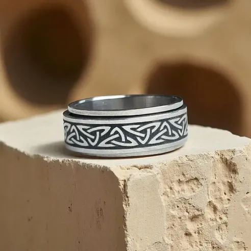 Bague Celtique Rotative Argentée – Ancrage et Sérénité