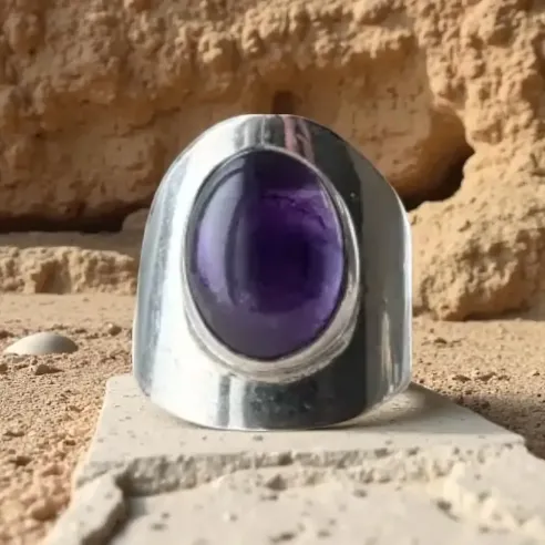 Bague Alia en Améthyste – Monture argent enveloppante