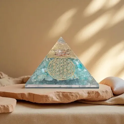 Pyramide Orgonite Aigue Marine – Équilibre et énergie douce