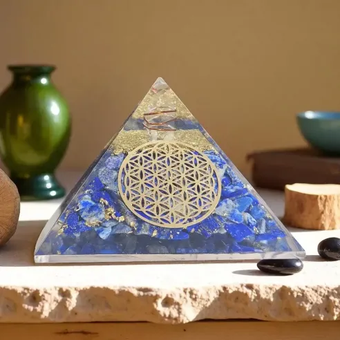 Pyramide orgonite lapis lazuli – Clarté & protection mentale