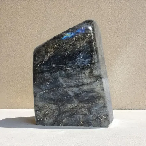 Labradorite polie forme libre – Pierre de protection intuitive