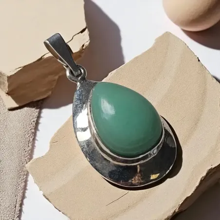 Pendentif en Jade goutte - symbole de paix et protection