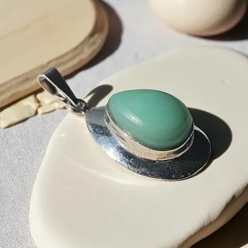 Pendentif en Jade goutte - symbole de paix et protection